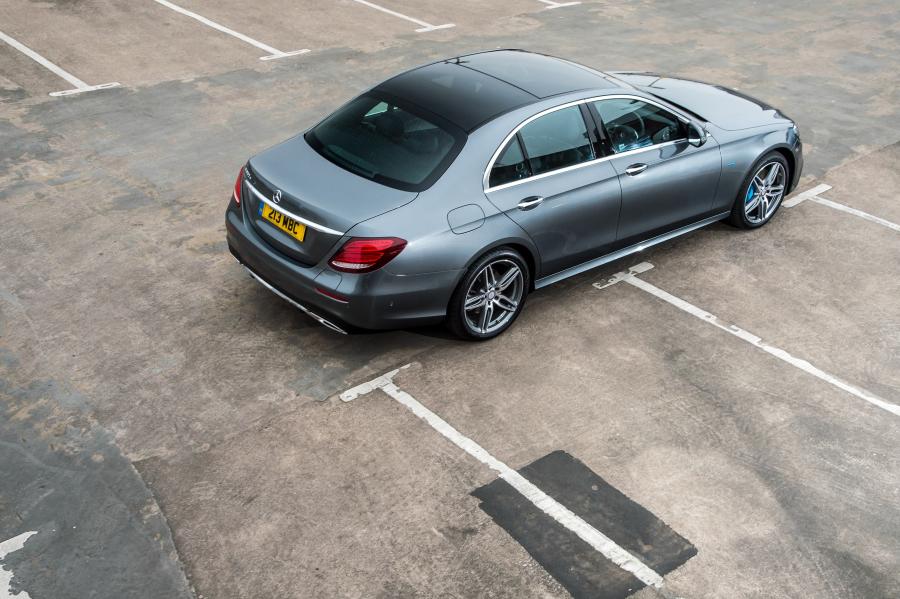  Mercedes-Benz E350 e AMG Line 2017 года  (UK) (фото 9 из 28)